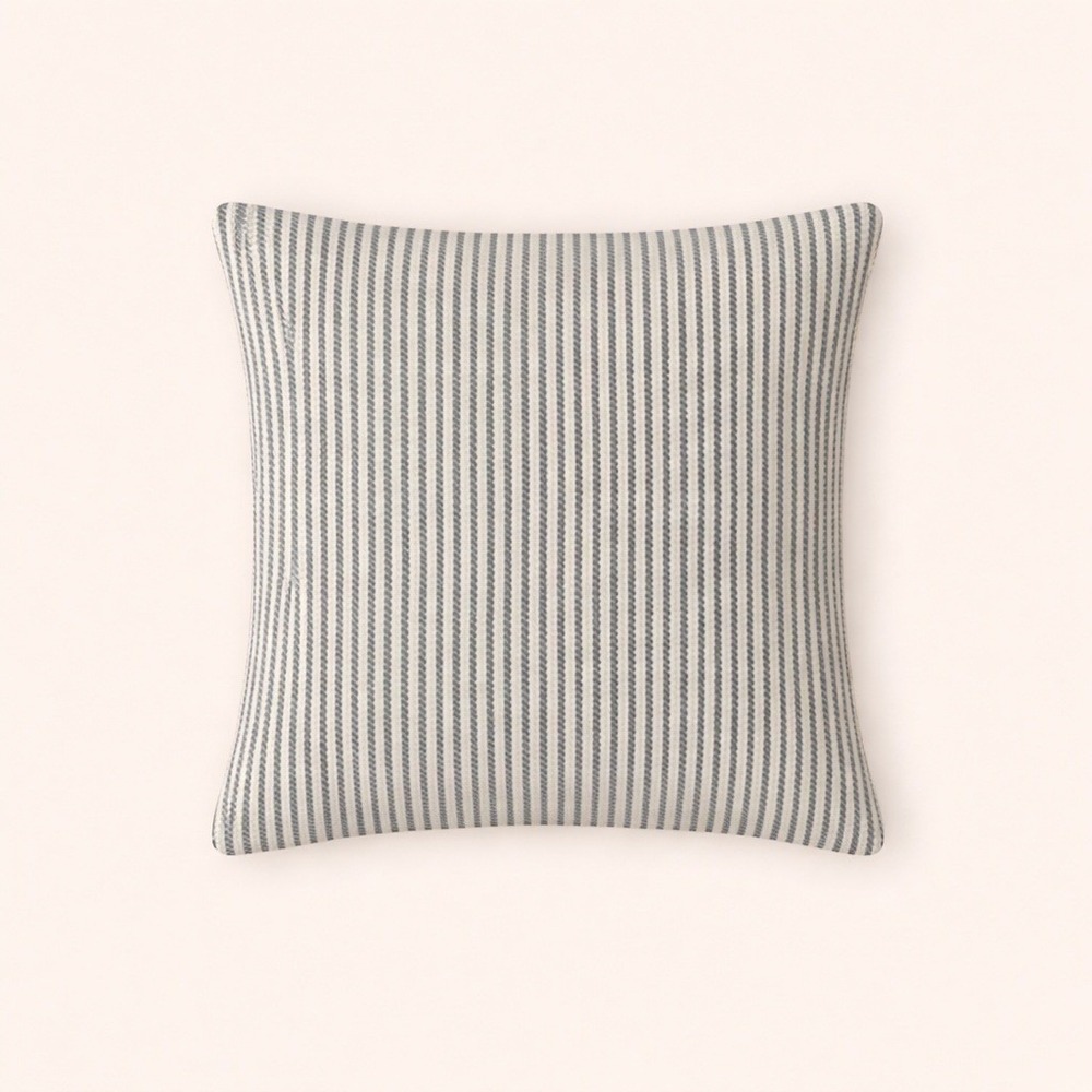 Frette Giglio Woven Euro Pillowcase 26x26 Ivory /‎ Navy Blue NWT